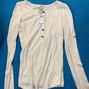 Long sleeve with buttons on front